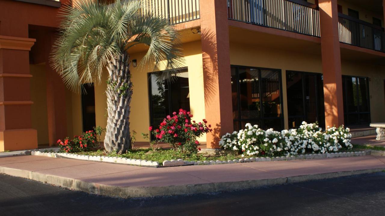 Home Town Inn & Suites Crestview Exterior photo
