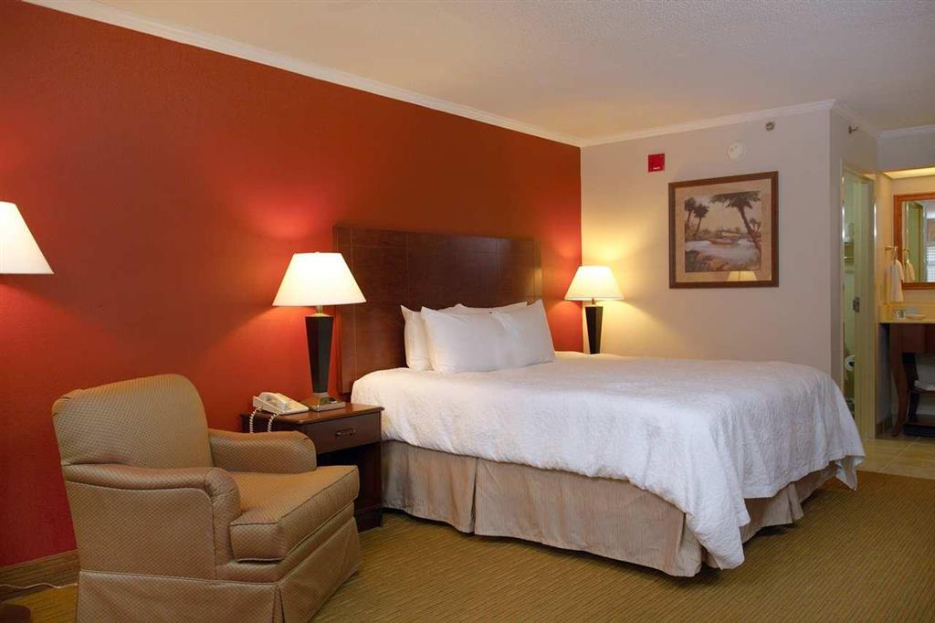 Home Town Inn & Suites Crestview Room photo